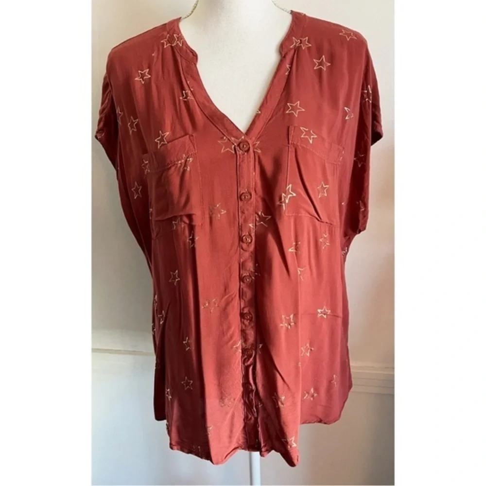 Torrid Challis Button Down Muted Red And Gold Sta… - image 3